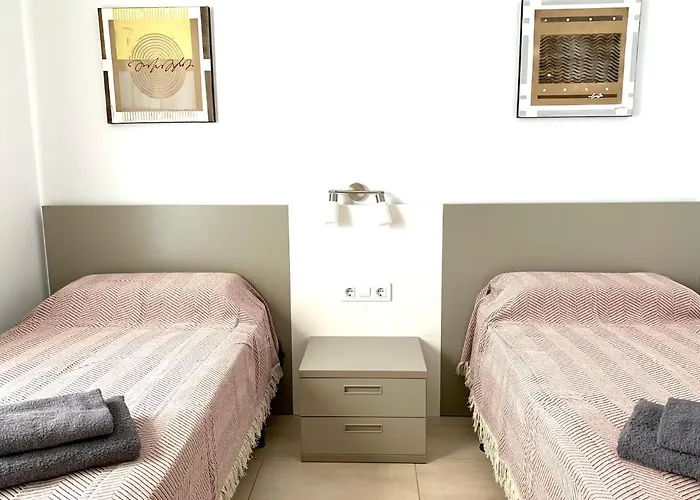 Edifici Violetta * אמפוריבראבה