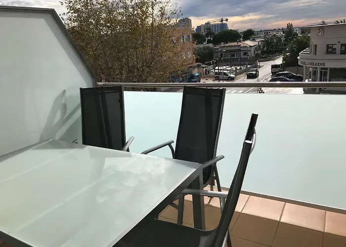 Edifici Violetta * אמפוריבראבה