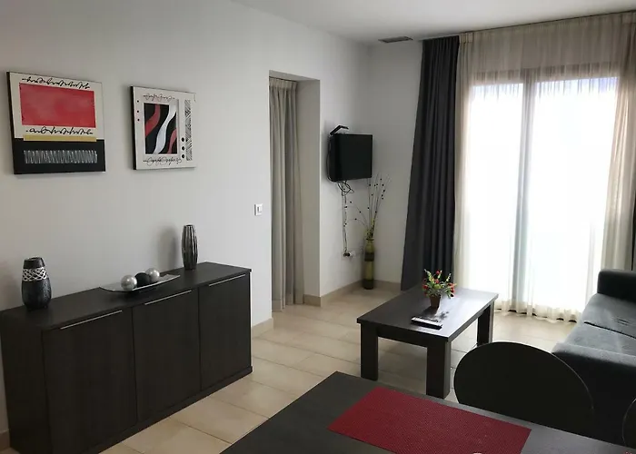 Edifici Violetta * אמפוריבראבה